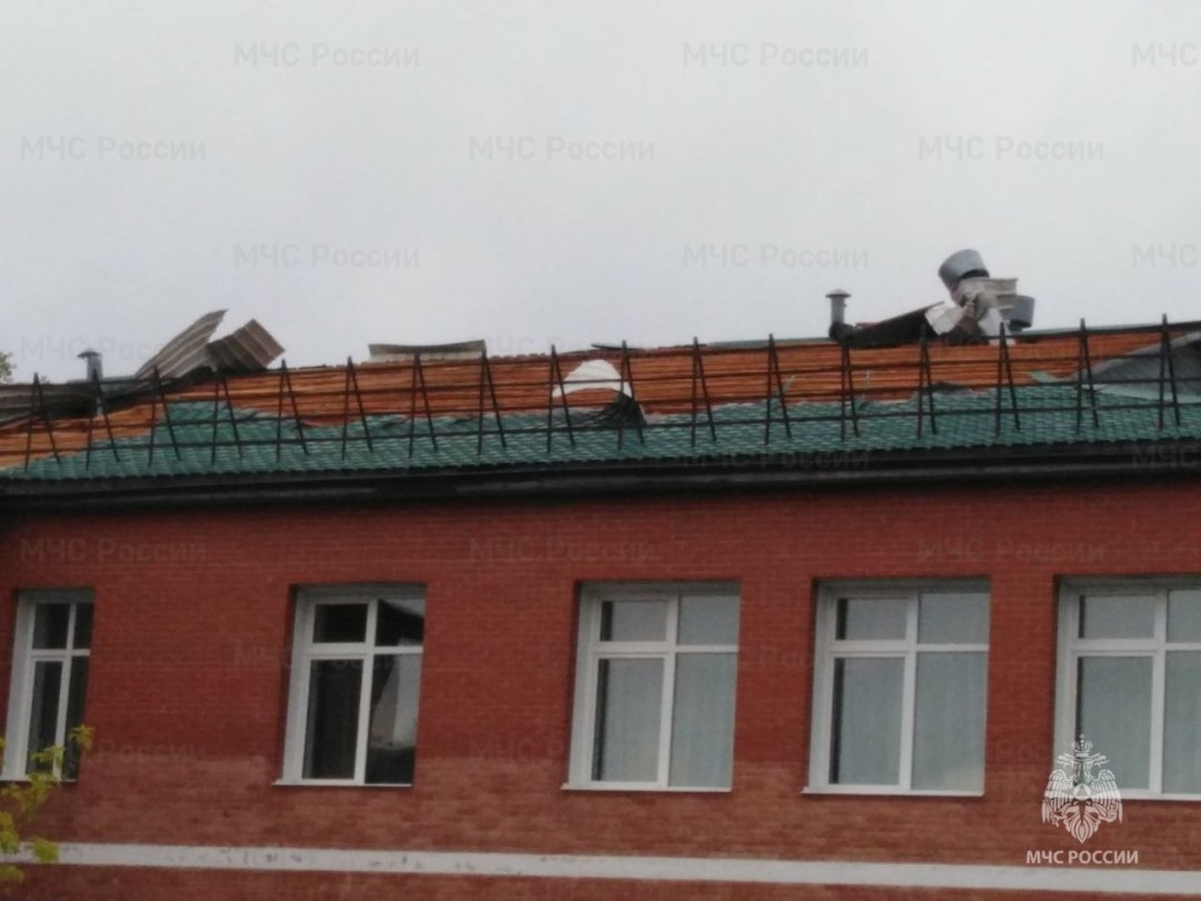 Повреждение кровли здания в г. Бабушкин
